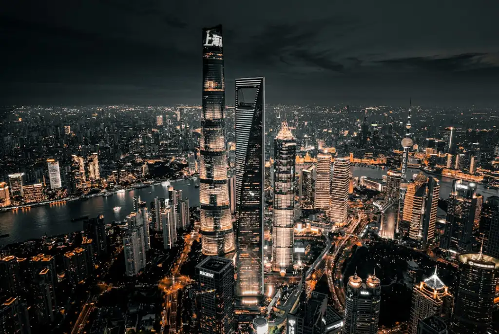 篮球与足球性能对比：童月依百货体育器械型号参数分析